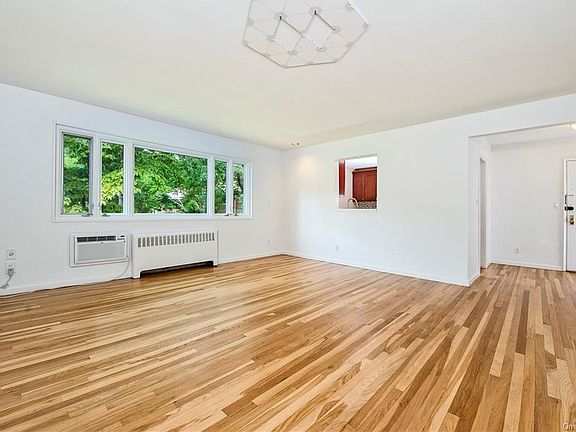 5th image of 68 Lawrence Ct APT D
