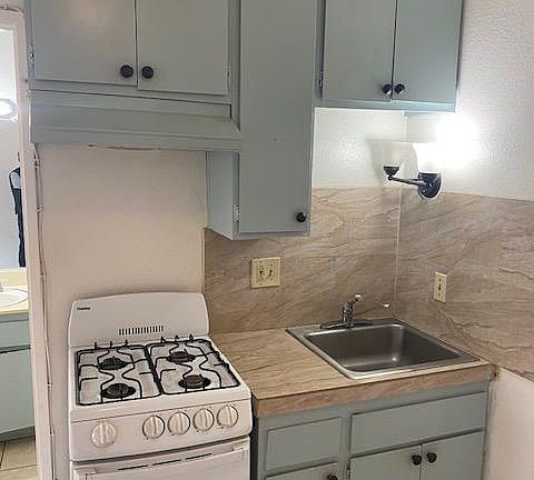3rd image of 645 N New Hampshire Ave APT 6