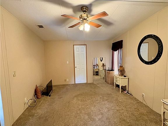 3rd image of 9909 N Northcut Ave