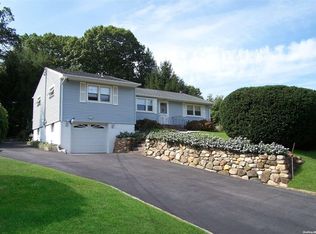 30 Leeds Blvd, Farmingville, NY 11738
