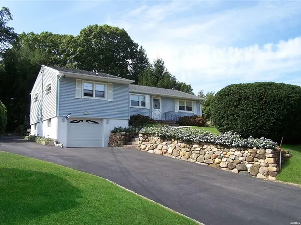 30 Leeds Boulevard, Farmingville, NY 11738