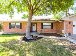 135 Crestwood Dr, Kerrville, TX 78028