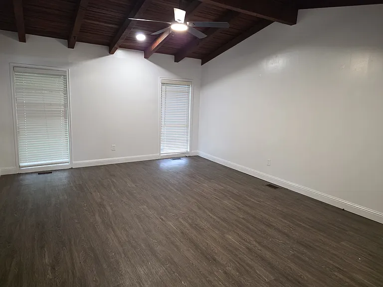 1002 W Bear Creek Rd — Photo 8