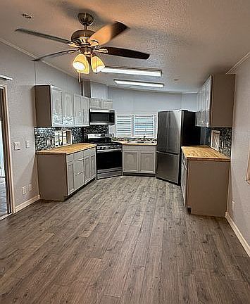 3rd image of 3701 Baynard Dr #E-2