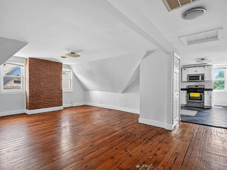 434 George St — Photo 1