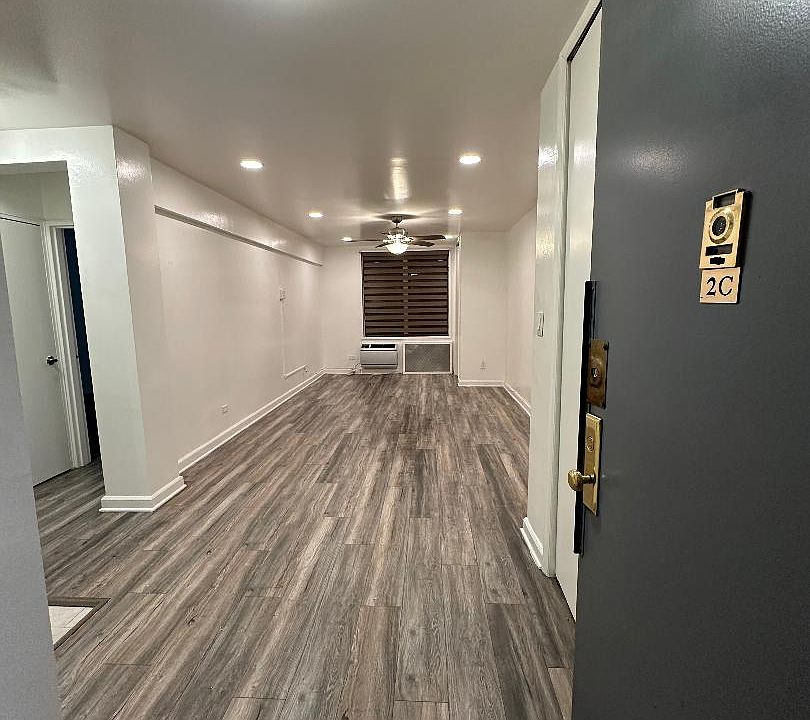 1st image of 14017 84th Dr APT 2C