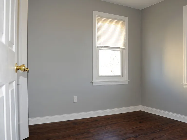 924 S Harris Ave — Photo 8