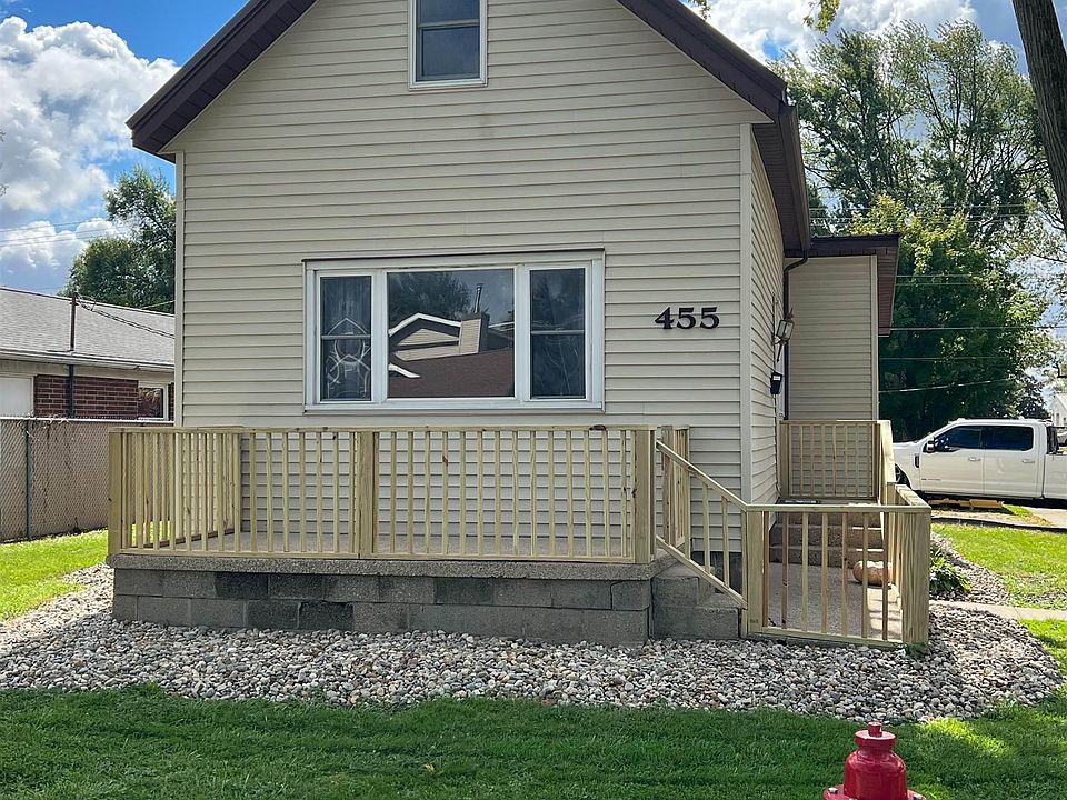 455 W Market St, Nappanee, IN 46550 Zillow