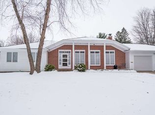 907 Meadow Ln, Waterloo, IA 50701