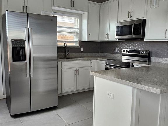 3rd image of 912 N Clarence Ave #4
