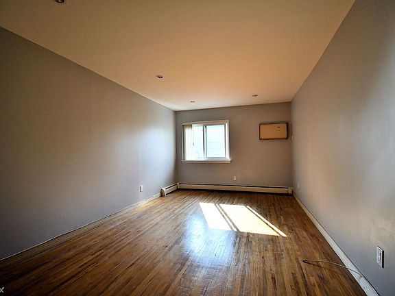 2nd image of 900 Midland Ave