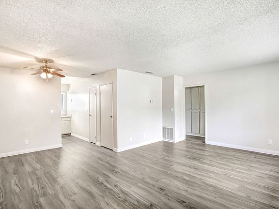 3rd image of 363 W 41st St #6