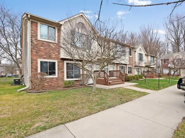 27747 Harrison Woods Ln #102, Harrison Township, MI 48045