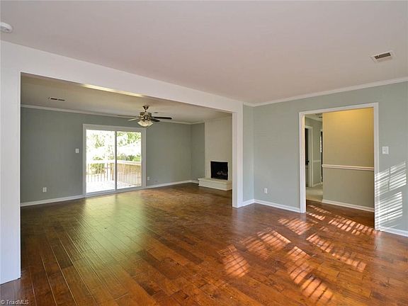 5th image of 402 Ravenwood Dr