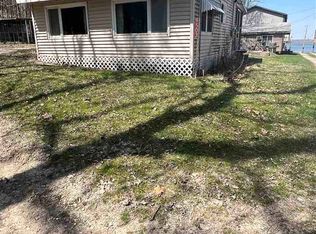 9503 F Ave, Wapello, IA 52653