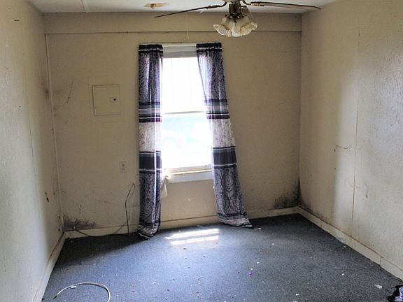4th image of 108 Pace Ave