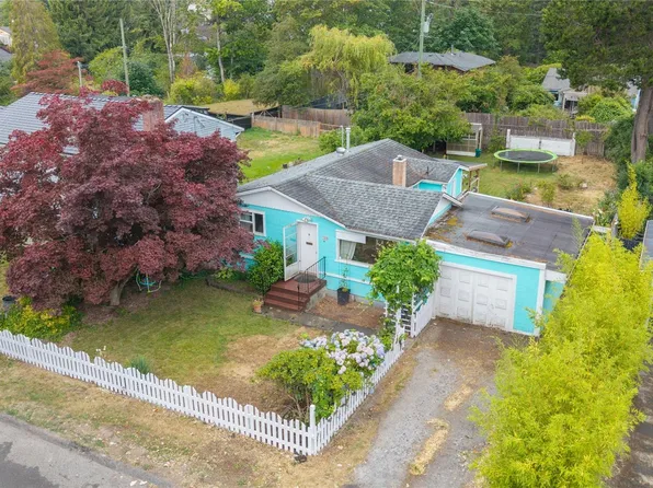 709 Stirling Ave, Nanaimo, BC V9R 4C9