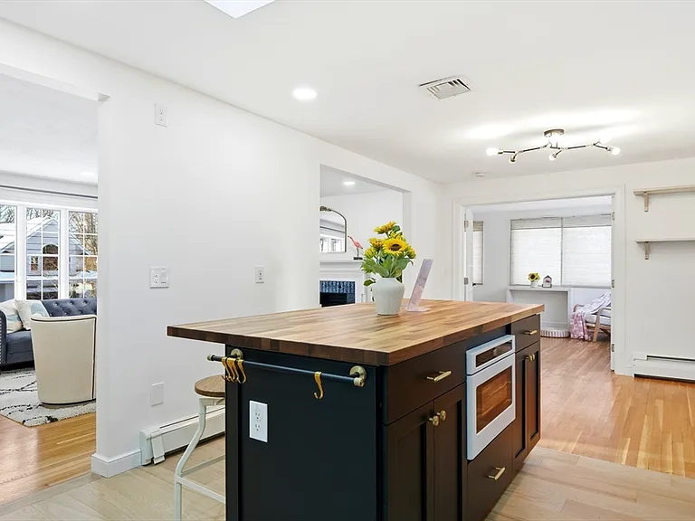 8 Phinney Rd — Photo 12