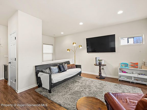 4th image of 66 Castle Ridge Dr