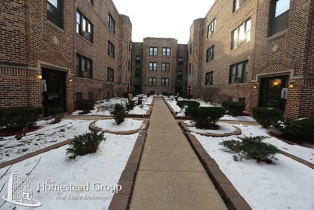 1st image of 3722 N Pine Grove Avenue # 2w Fl 2nd