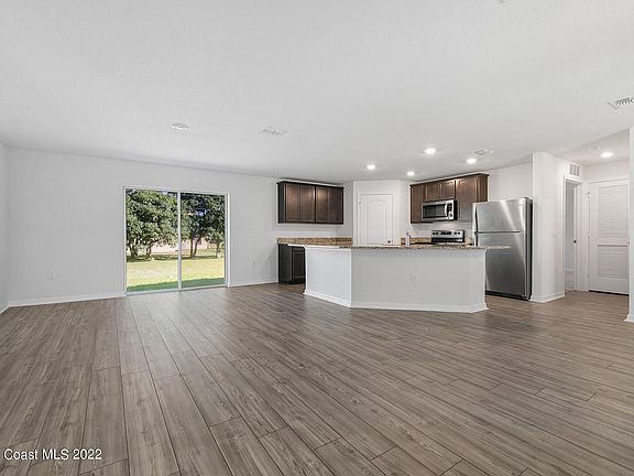 5th image of 869 Eldron Blvd SE