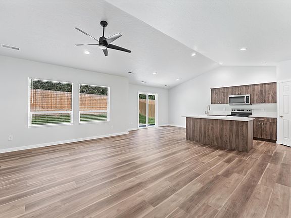 5th image of 1576 Long Pond St