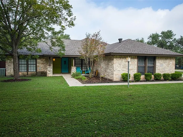 309 Juniper Dr — Photo 2