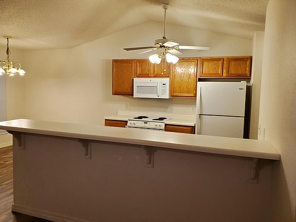 5th image of 111 Rockyreef Cir