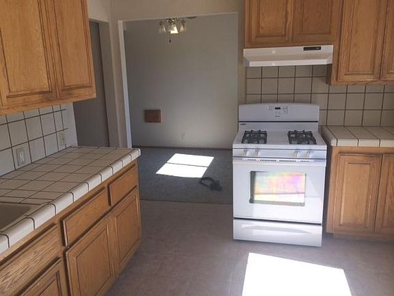 3rd image of 3012 Elizabeth Ln