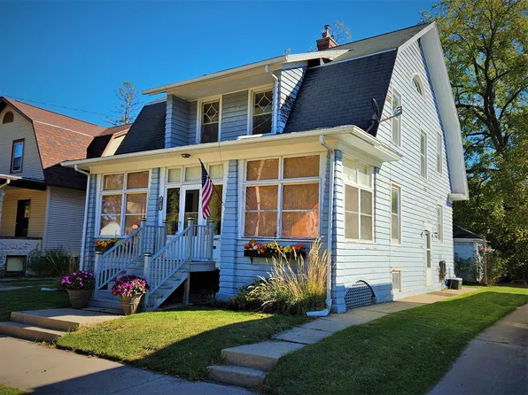 1032 Mount Vernon St, Oshkosh, WI 54901