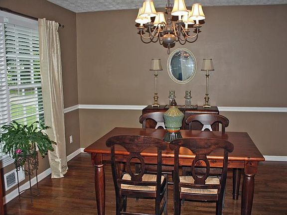 5th image of 4021 Mansion Dr