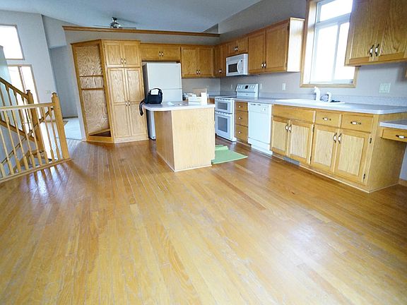 3rd image of 10538 Van Buren Cir NE