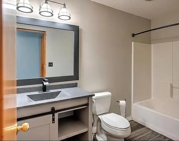 3 bed, 1400 sqft, $1,800 — Photo 1