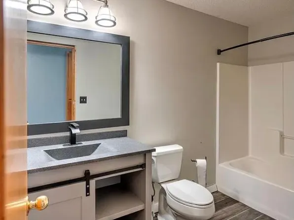 1415 Broadway St APT 46, Hammond, WI 54015