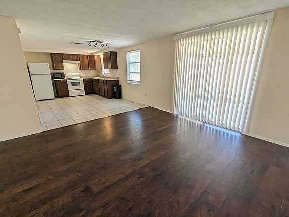 4th image of 3737 Redwood Dr