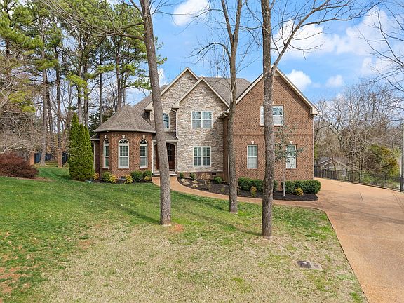 2nd image of 853 Glastonbury Ct