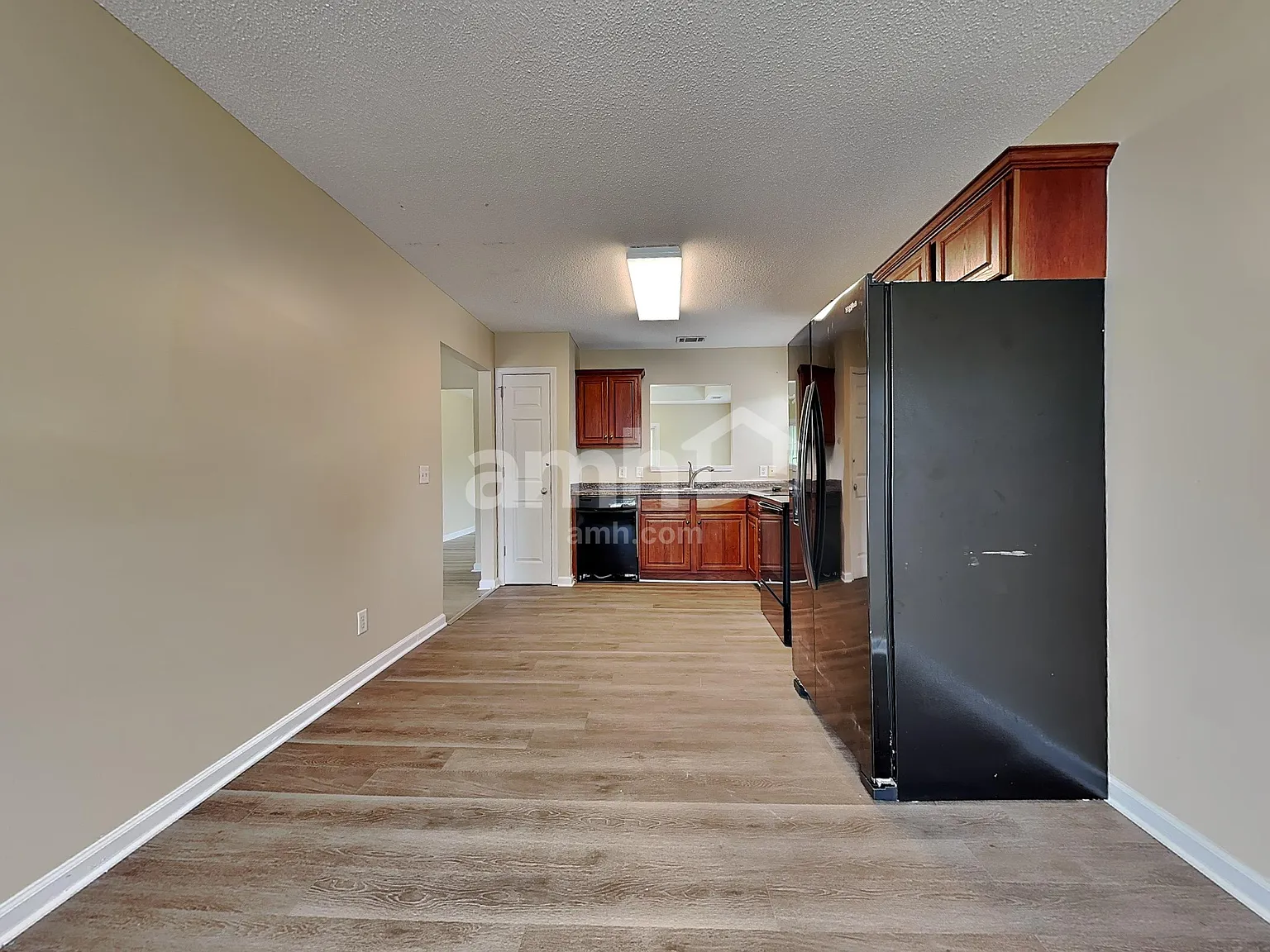 3 bed, 2.0 bath, 2388 sqft, $2,155 — Photo 4