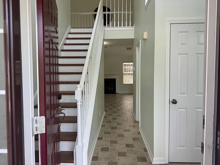 136 Madelia Pl — Photo 4