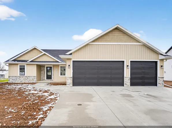 W5845 Roundstone Pl, Menasha, WI 54952