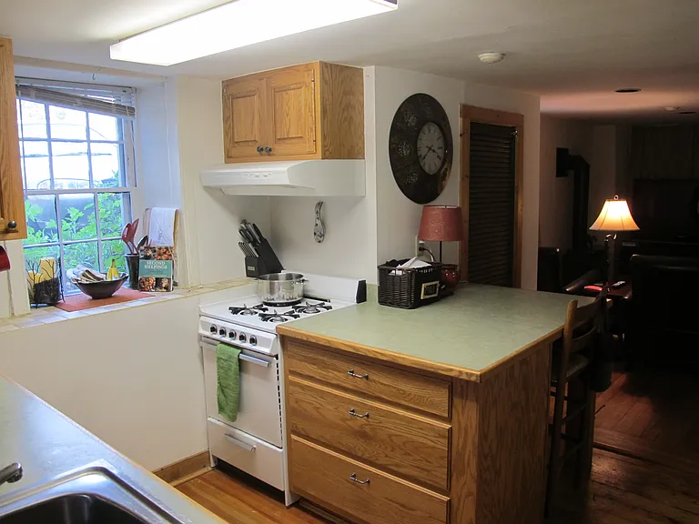 Kitchen: stove