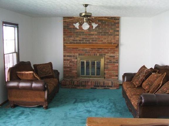 3rd image of 131 Brookhill Dr