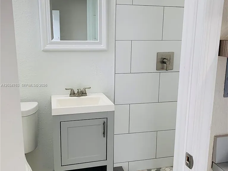 1265 SW 6th St #13 — Photo 5