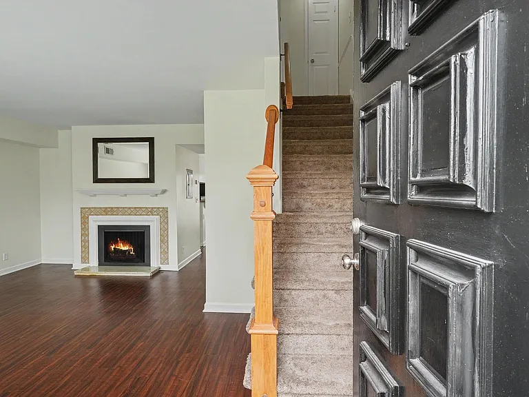 8300 Sawyer Brown Rd #R302 — Photo 2