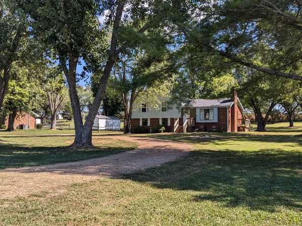 286 Greenfield Ln, Castalian Springs, TN 37031