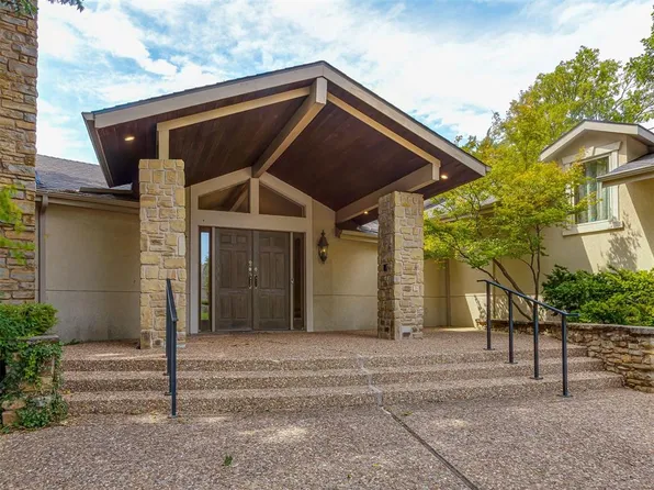 1600 Guilford Ln, Nichols Hills, OK 73120