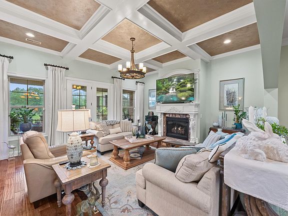 4th image of 819 E Heathland Dr