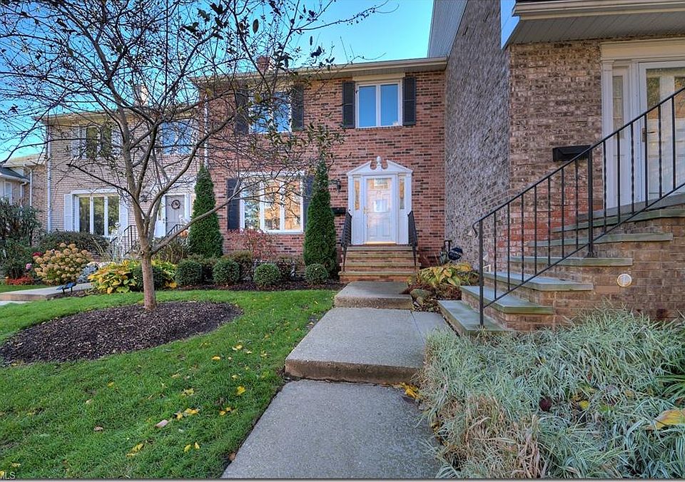 1st image of 11705 Edgewater Dr #25