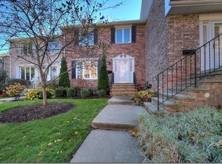 11705 Edgewater Dr #25, Lakewood, OH 44107