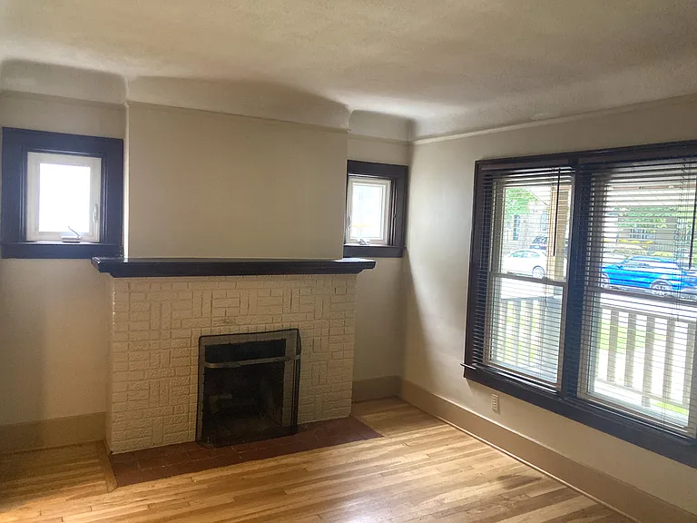 353 W Webster Ave — Photo 4