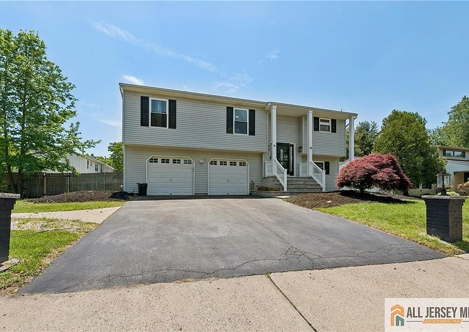 1st image of 21 Cherry Bend Dr